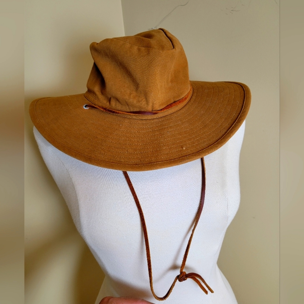 Brixton hat wide brim. Size small. Khali brown color. Safari cowboy style.